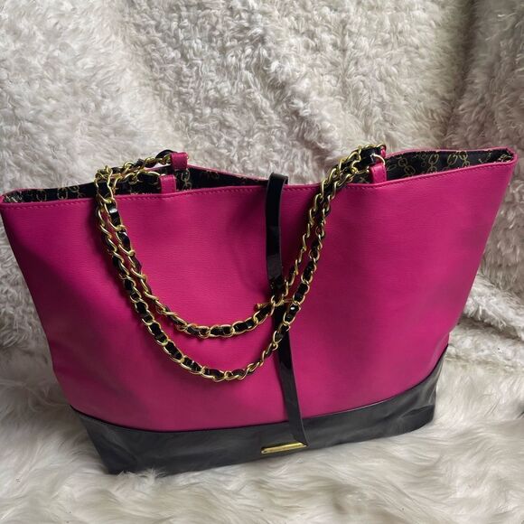 Juicy Couture synthetic hot pink & black pate large tote chain strap. - Picture 3 of 12